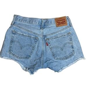 Levi’s Women’s 501 Denim Cutoff Shorts Size 26 100% Cotton Button Fly Light Wash